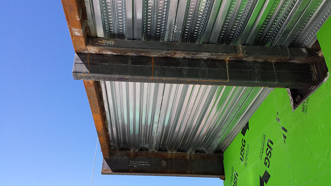 Homestead 4 steel cantilever with deck